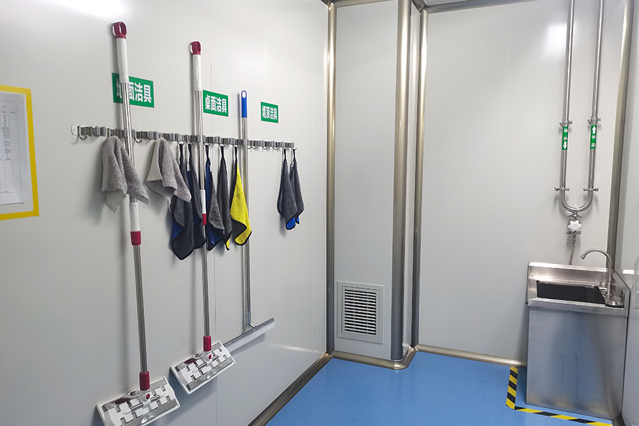 Комната для чистки туалета и раковины